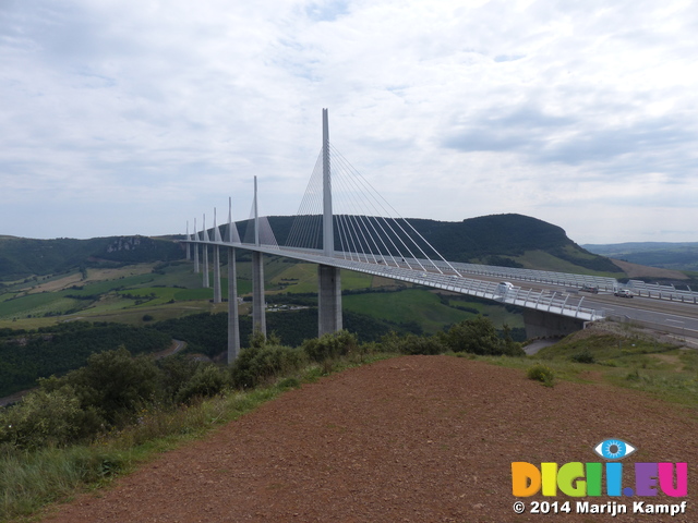 FZ007141 Peage bridge - Viaduc de Millau over Le Tarn